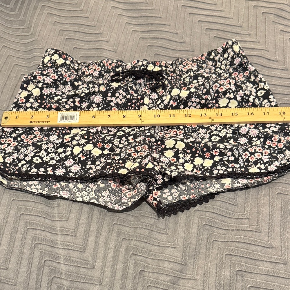 GapBody Floral Print Cotton Poplin Pajama Shorts - Picture 5 of 7